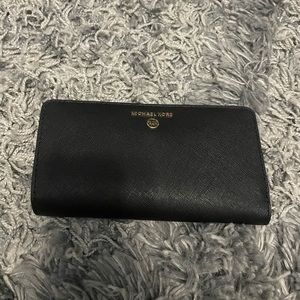 Michael kors bifold wallet